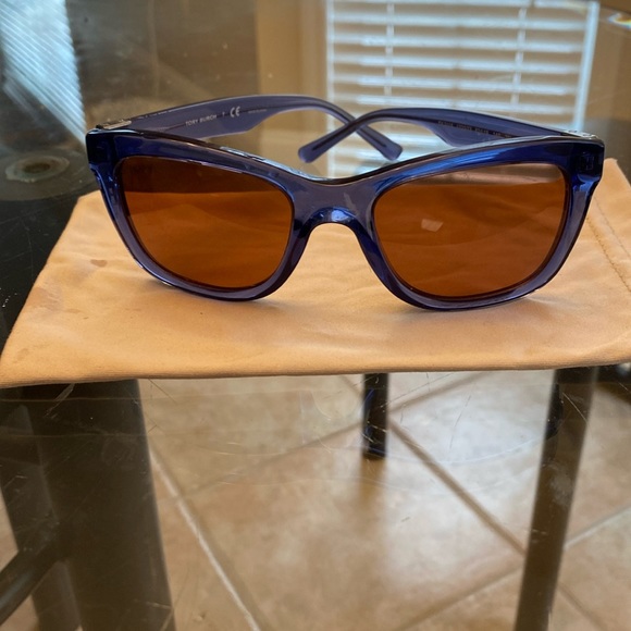 Beautiful like new Tory Burch blue sunglasses Fabric case and Hard case included - Picture 1 of 4